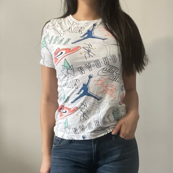 🌈 Jordan Logo White Tee  for the 90s Vibe! Boys Size LG🕹️ - Picture 2 of 10